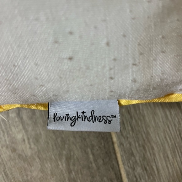 Pineapple pillow - Picture 3 of 3